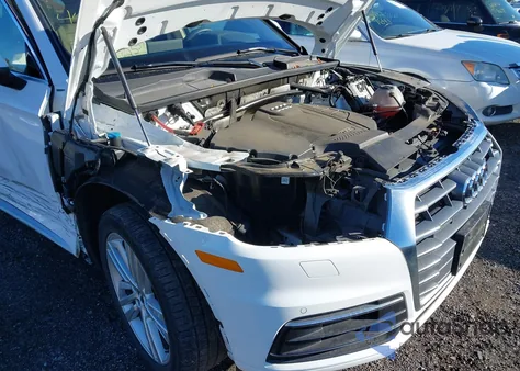 2018 Audi Q5 2.0T Premium/2.0T Tech Premium z USA, uszkodzony, nr VIN WA1BNAFY2J2239823